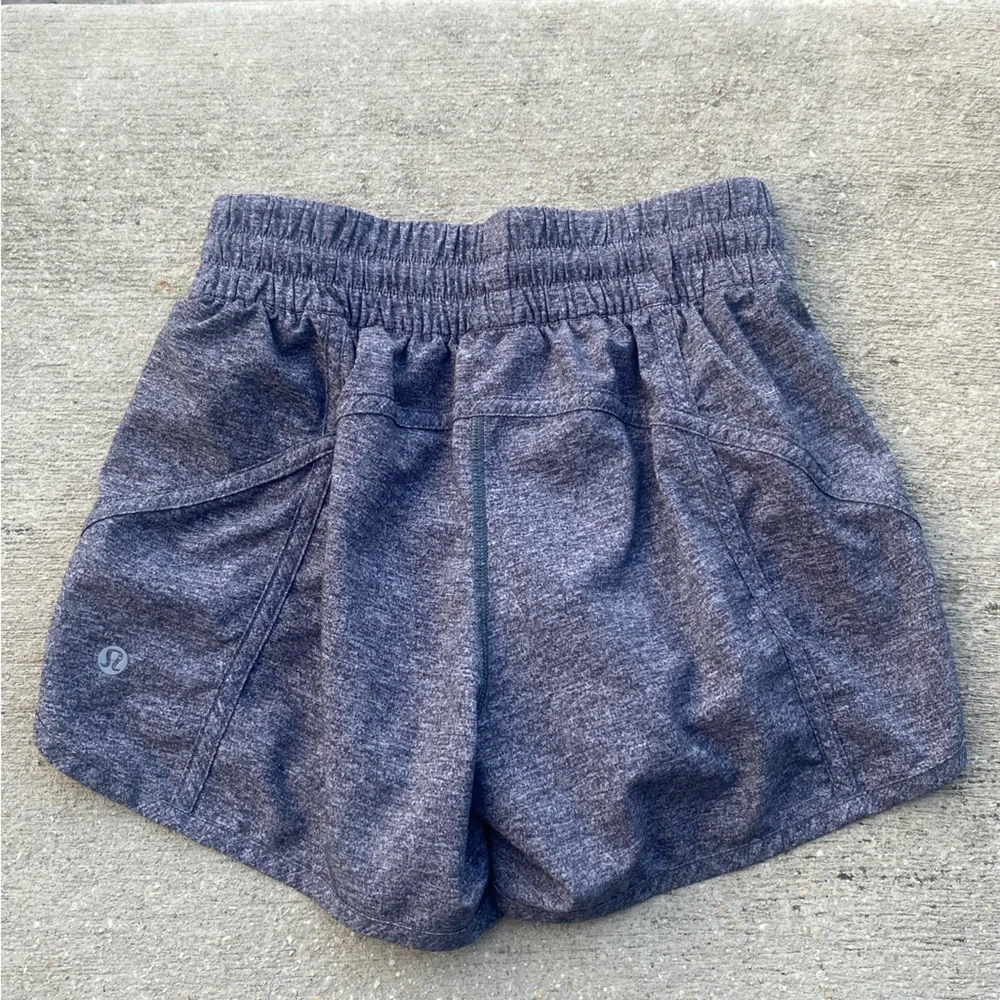 Lululemon Tracker Short V 4" in Heather Lux Multi Black ~ Size 4 - Picture 3 of 8
